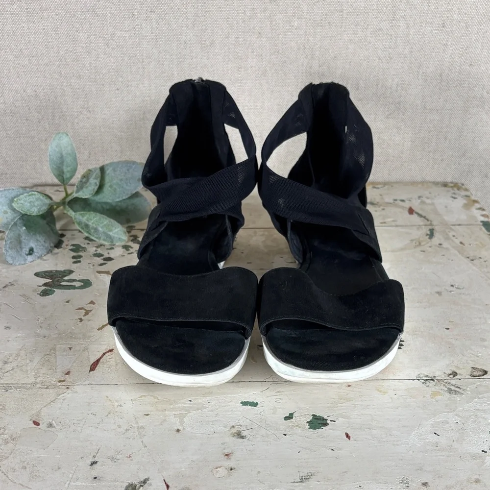 Eileen Fisher > Black and White Women's Sandals 9